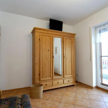 Semesterbostad Haus Anne *